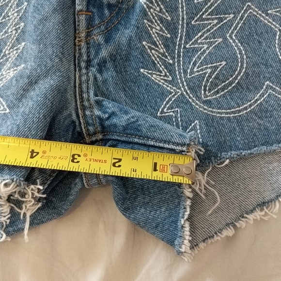 Levi's Del Norte Embroidered Jean Denim Shorts - Picture 8 of 8